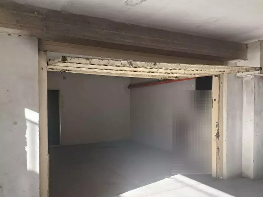 Immagine 3 di Negozio in vendita  in Via Canale Albani a Fano