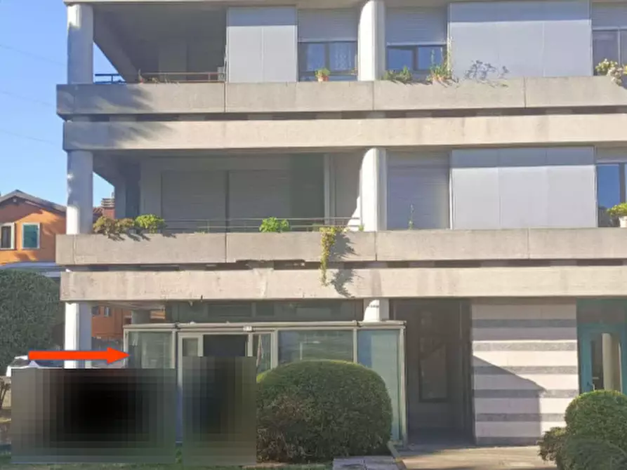 Immagine 2 di Negozio in vendita  in Via Canale Albani a Fano