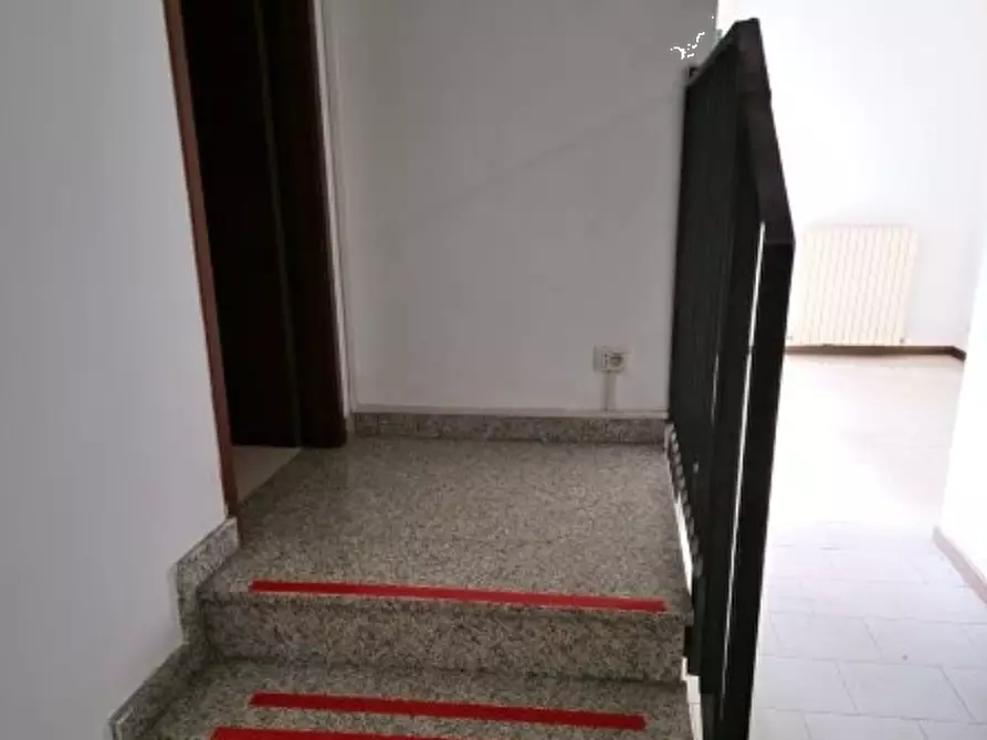 Immagine 4 di Negozio in vendita  in Via Pietro Rovelli a Bergamo