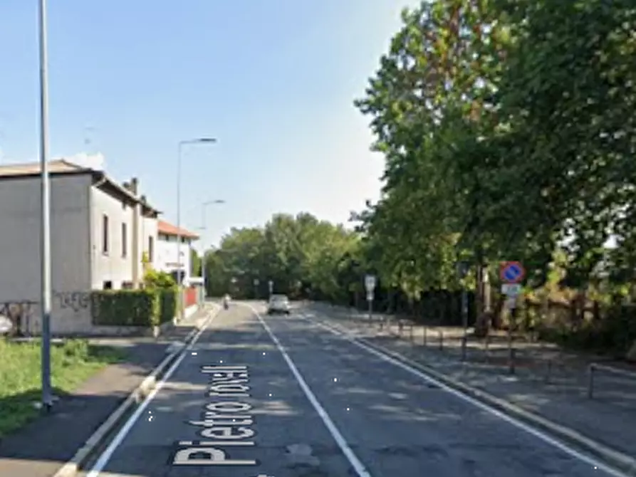 Immagine 9 di Negozio in vendita  in Via Pietro Rovelli a Bergamo