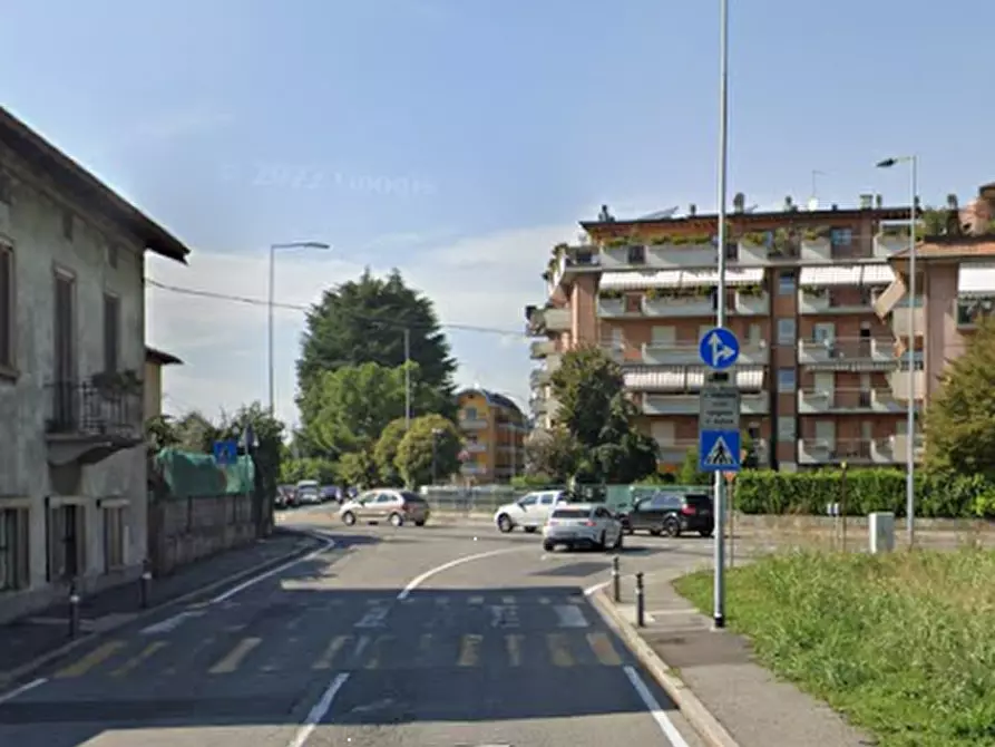 Immagine 11 di Negozio in vendita  in Via Pietro Rovelli a Bergamo