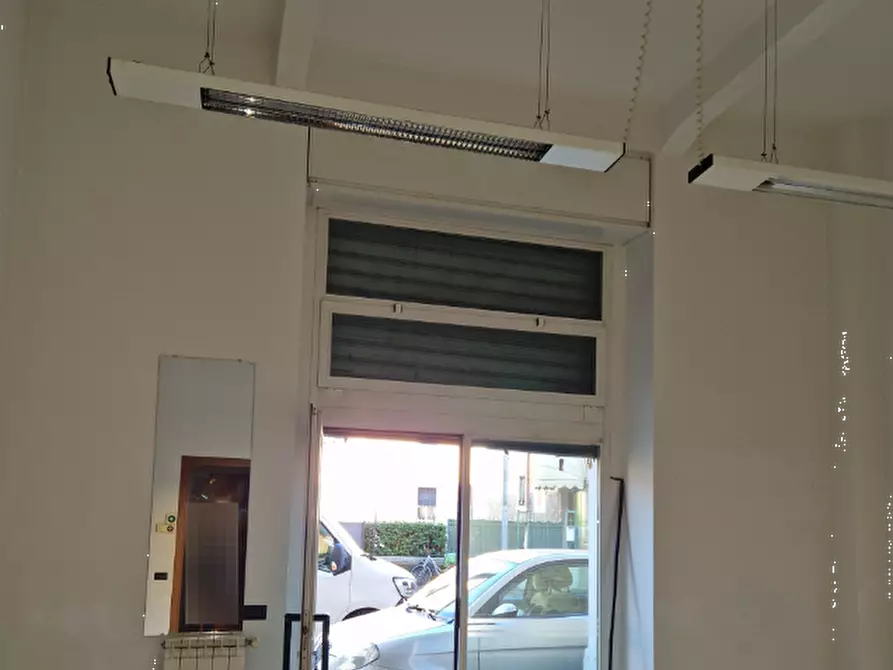 Immagine 3 di Negozio in vendita  in Via Giovanni Carnovali a Bergamo