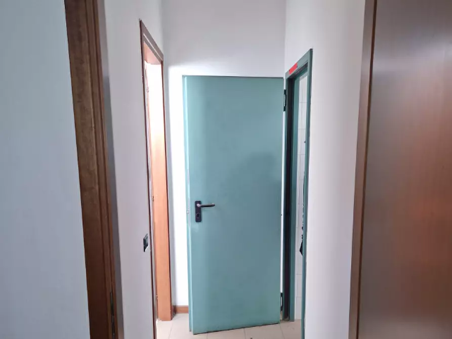 Immagine 5 di Negozio in vendita  in Via Giovanni Carnovali a Bergamo