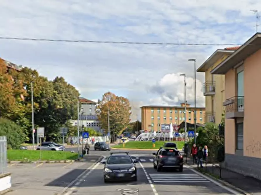 Immagine 13 di Negozio in vendita  in Via Giovanni Carnovali a Bergamo