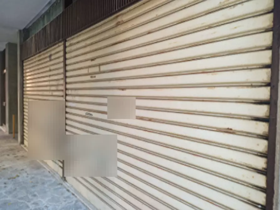 Immagine 1 di Negozio in vendita  in  Via Galileo Galilei a Bergamo