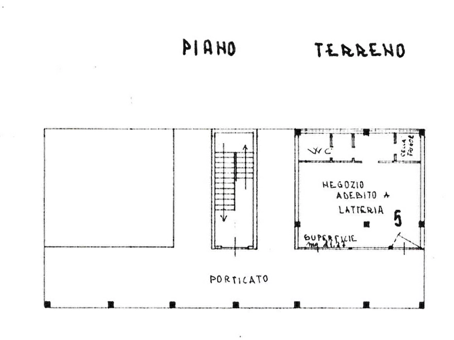Immagine 3 di Negozio in vendita  in  Via Galileo Galilei a Bergamo