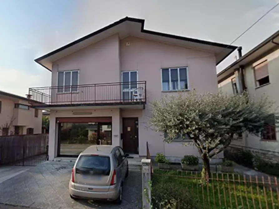 Immagine 2 di Ufficio in vendita  in Via Monte Passarin a Bassano Del Grappa