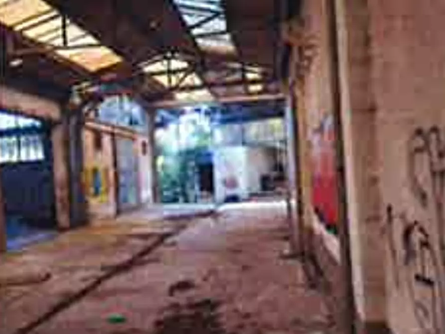 Immagine 2 di Capannone industriale in vendita  in via Puccini  a Besana In Brianza