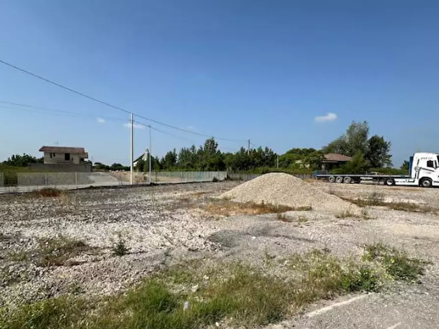 Immagine 2 di Terreno agricolo in vendita  in Via Madonna del Carmine a San Cipriano D'aversa