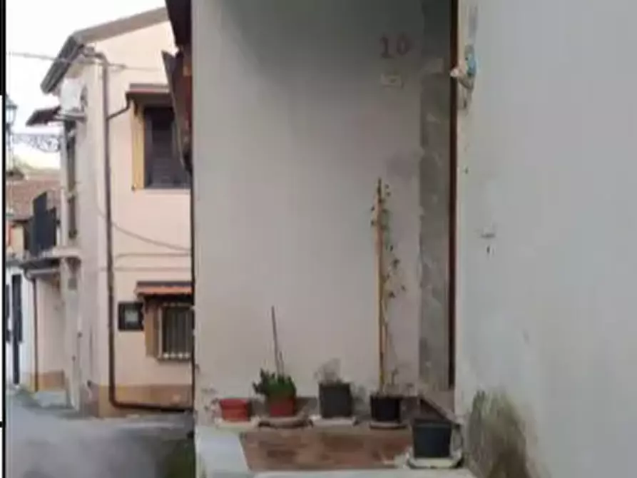 Immagine 2 di Porzione di casa in vendita  in Via Monticello  a Valle Di Maddaloni