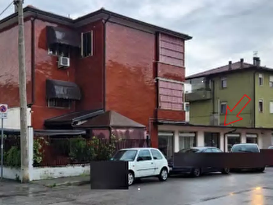 Immagine 1 di Negozio in vendita  in Via Pola a Vicenza