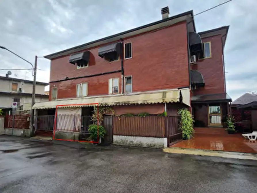 Immagine 2 di Negozio in vendita  in Via Pola a Vicenza