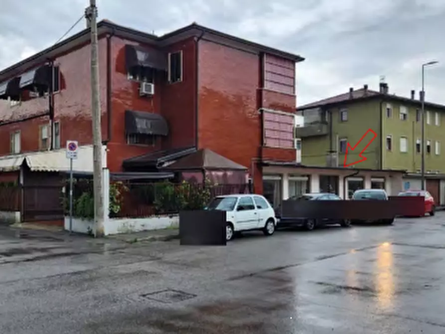 Immagine 3 di Negozio in vendita  in Via Pola a Vicenza