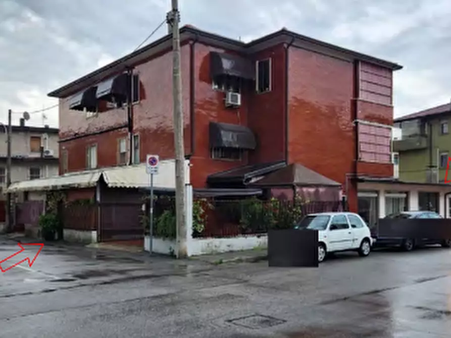 Immagine 4 di Negozio in vendita  in Via Pola a Vicenza