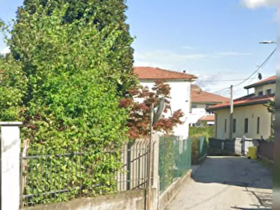 Immagine 23 di Appartamento in vendita  in Via Vignoli a Jerago Con Orago