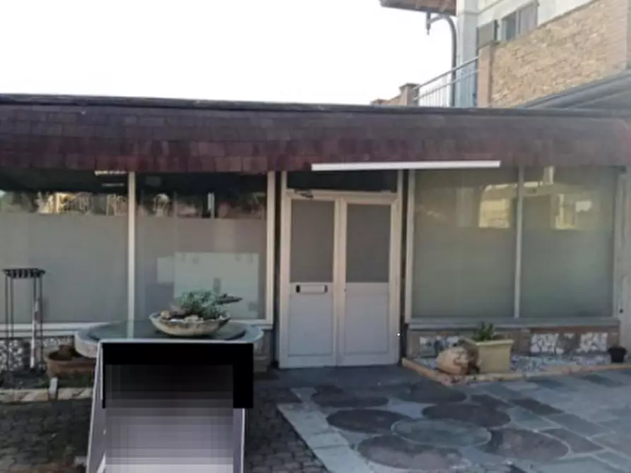 Immagine 2 di Negozio in vendita  in Piazza della Pace a Gorla Minore