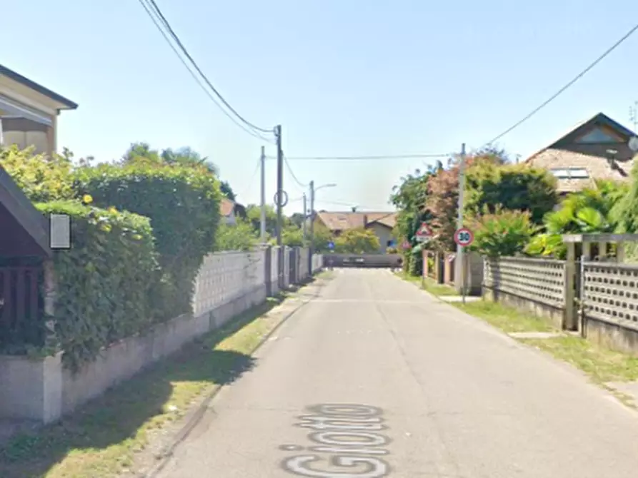 Immagine 7 di Negozio in vendita  in Piazza della Pace a Gorla Minore