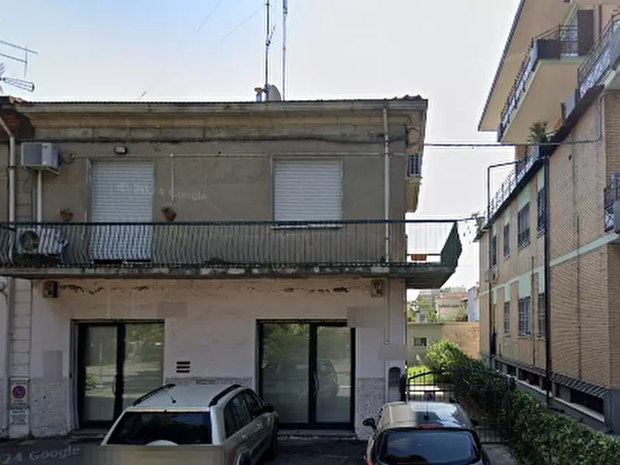 Immagine 1 di Negozio in vendita  in Via Della Fiera a Rimini