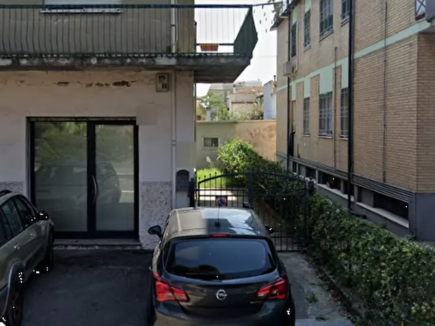 Immagine 4 di Negozio in vendita  in Via Della Fiera a Rimini