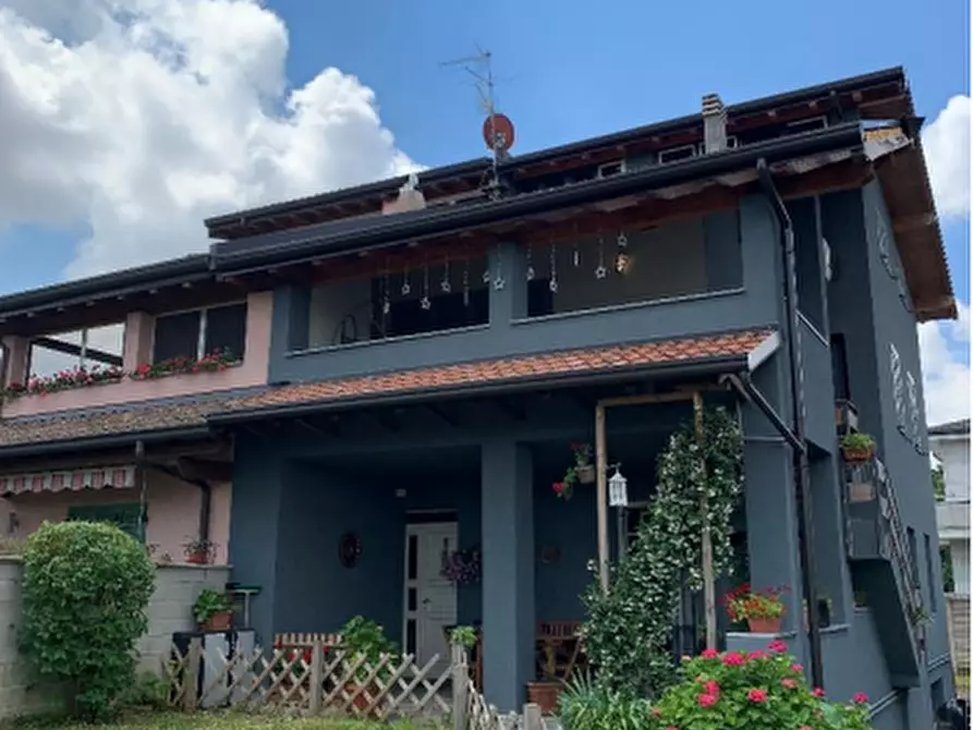 Immagine 1 di Appartamento in vendita  in Via Ruggero Leoncavallo a Canegrate
