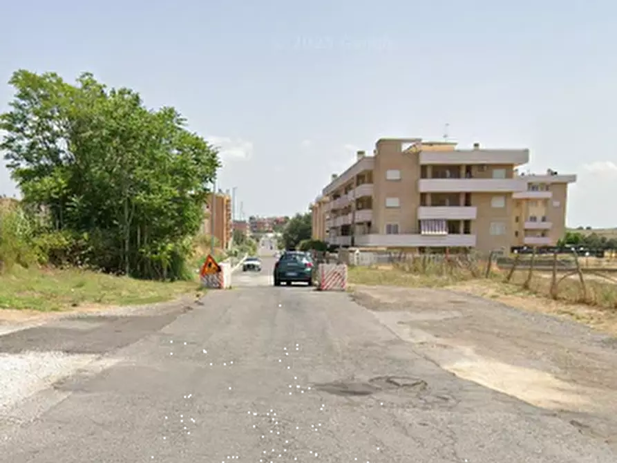 Immagine 2 di Terreno agricolo in vendita  in Via Decimomannu a Roma