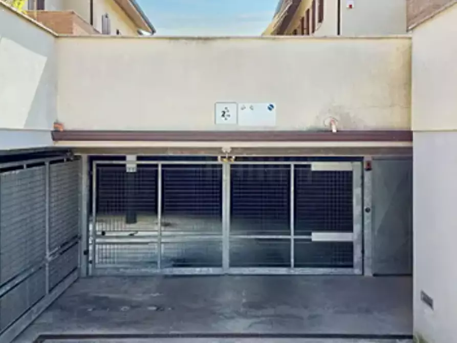 Immagine 1 di Garage in vendita  in Via della Cartiera a Forli'