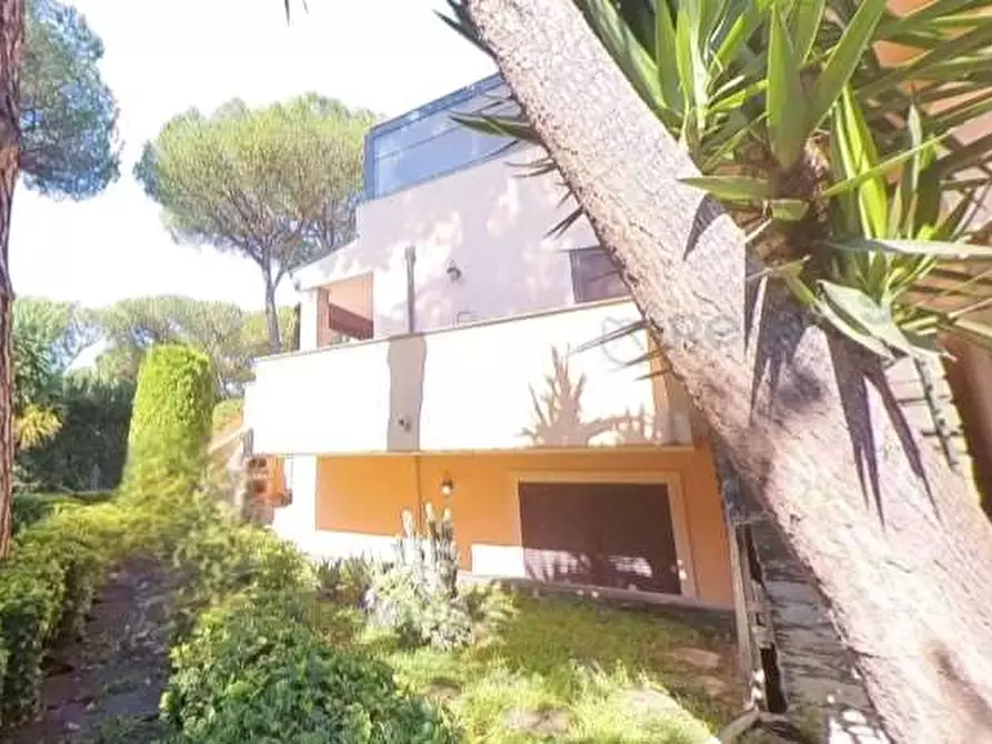 Immagine 5 di Villa in vendita  in Via Bernardino Alimena a Roma