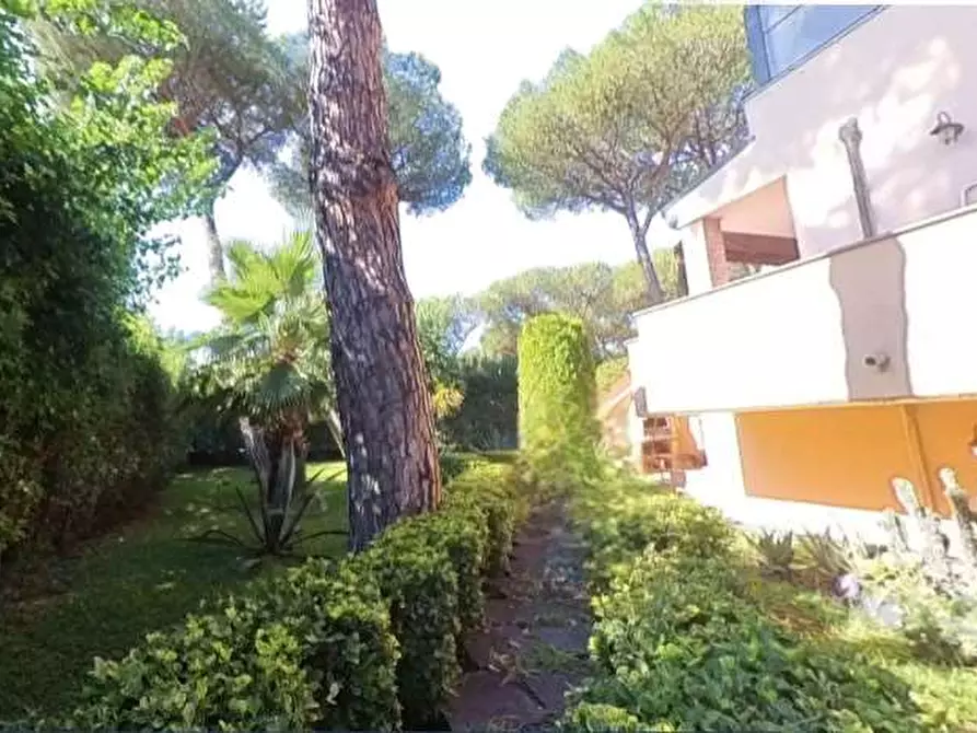 Immagine 6 di Villa in vendita  in Via Bernardino Alimena a Roma