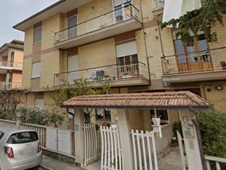Immagine 2 di Magazzino in vendita  in Via Palmiro Togliatti a Montegranaro