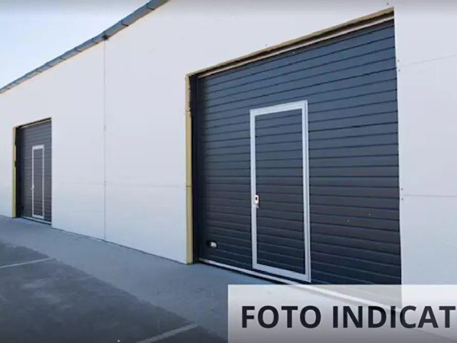 Immagine 10 di Magazzino in vendita  in Frazione Ravignano a Foligno