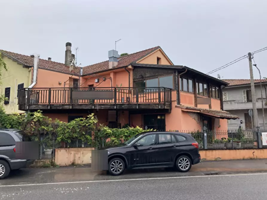 Immagine 2 di Negozio in vendita  in Via Papiria a Fano