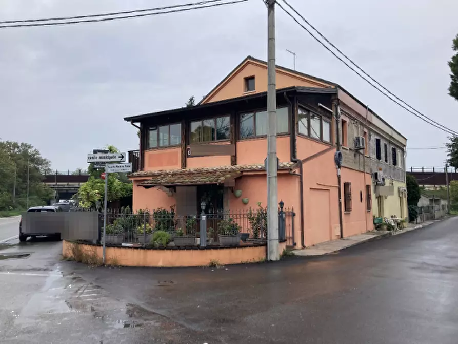 Immagine 1 di Negozio in vendita  in Via Papiria a Fano