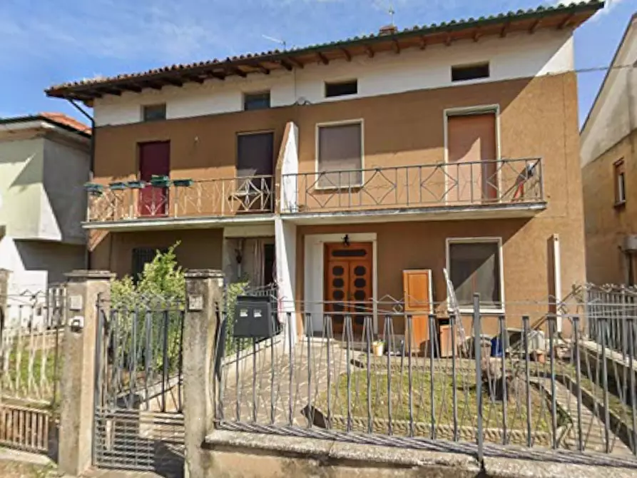 Immagine 2 di Porzione di casa in vendita  in Via Luigi Cadorna a Quinzano D'oglio