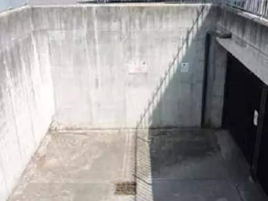 Immagine 2 di Garage in vendita  in Piazza A. De Gasperi a San Giovanni Lupatoto