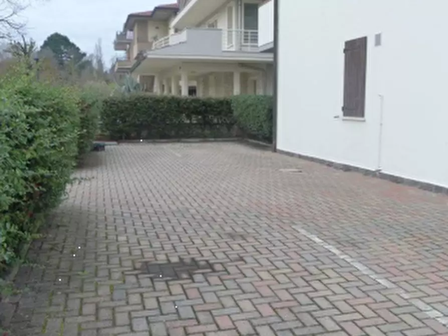 Immagine 6 di Appartamento in vendita  in Via Longiano  a Ravenna