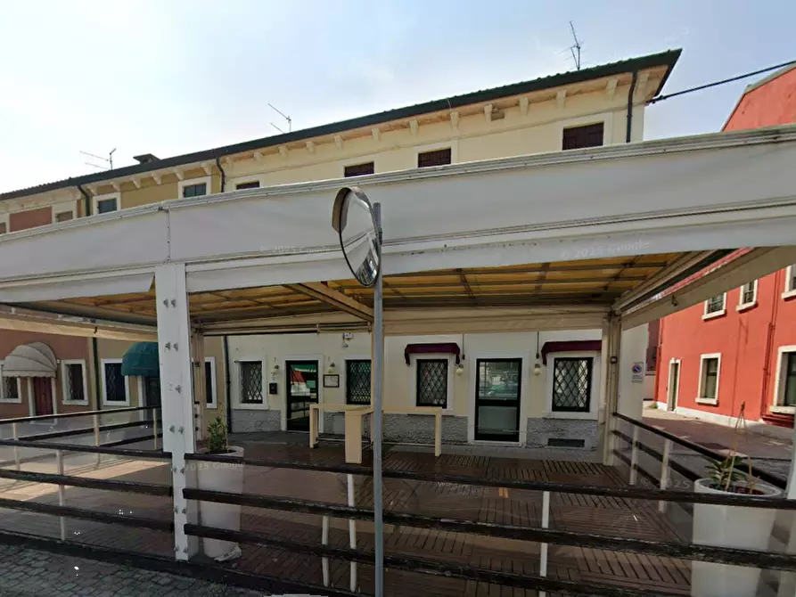 Immagine 2 di Negozio in vendita  in Piazza A. De Gasperi a San Giovanni Lupatoto