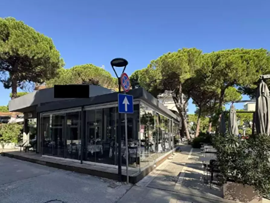 Immagine 1 di Negozio in vendita  in viale Giacomo Matteotti a Cervia