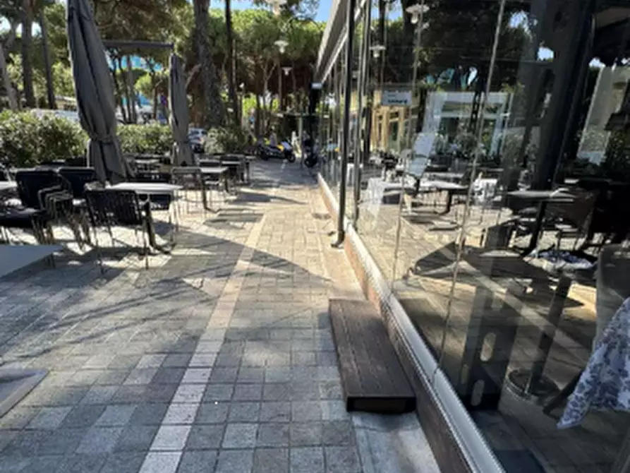 Immagine 4 di Negozio in vendita  in viale Giacomo Matteotti a Cervia