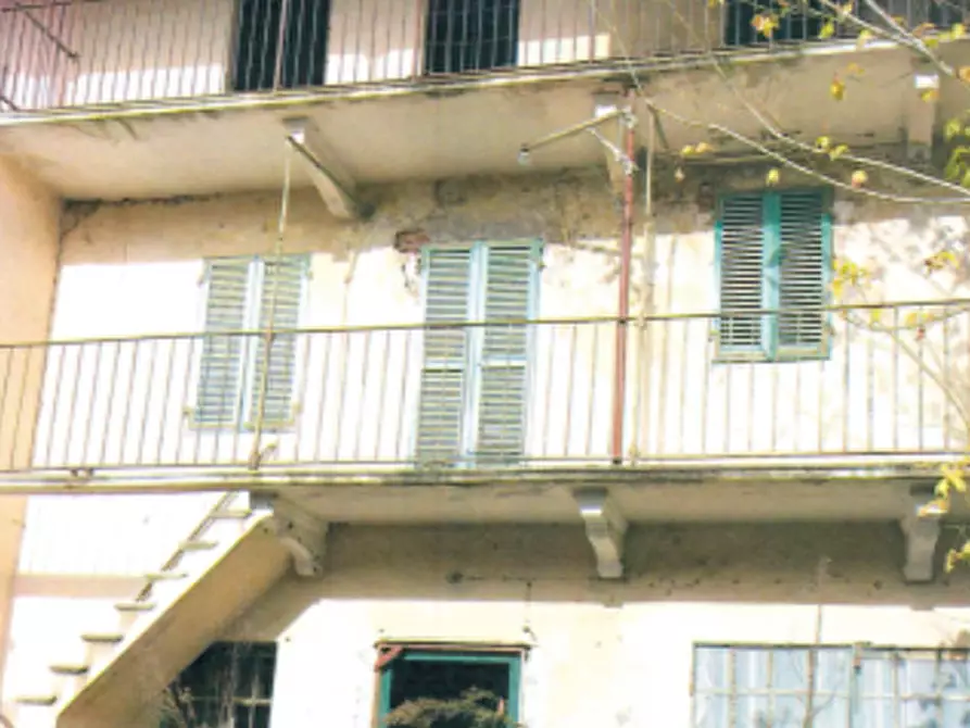 Immagine 1 di Porzione di casa in vendita  in Vicolo Alteni a Romano Canavese