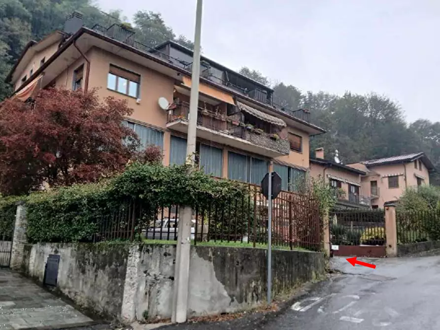 Immagine 1 di Laboratorio in vendita  in Via Cesare Battisti a Caslino D'erba