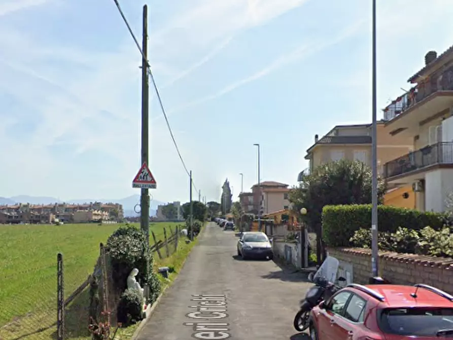 Immagine 5 di Garage in vendita  in Via Simeri Crichi  a Roma