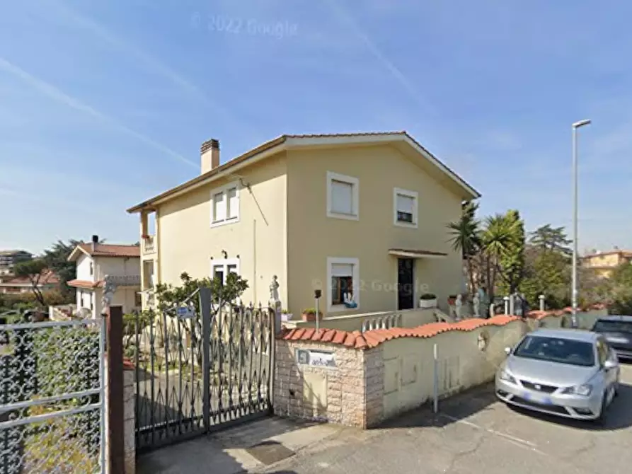 Immagine 6 di Garage in vendita  in Via Simeri Crichi  a Roma