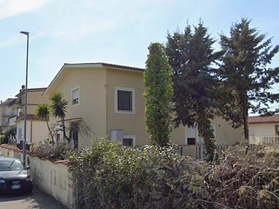 Immagine 9 di Garage in vendita  in Via Simeri Crichi  a Roma