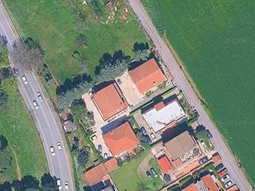 Immagine 10 di Garage in vendita  in Via Simeri Crichi  a Roma