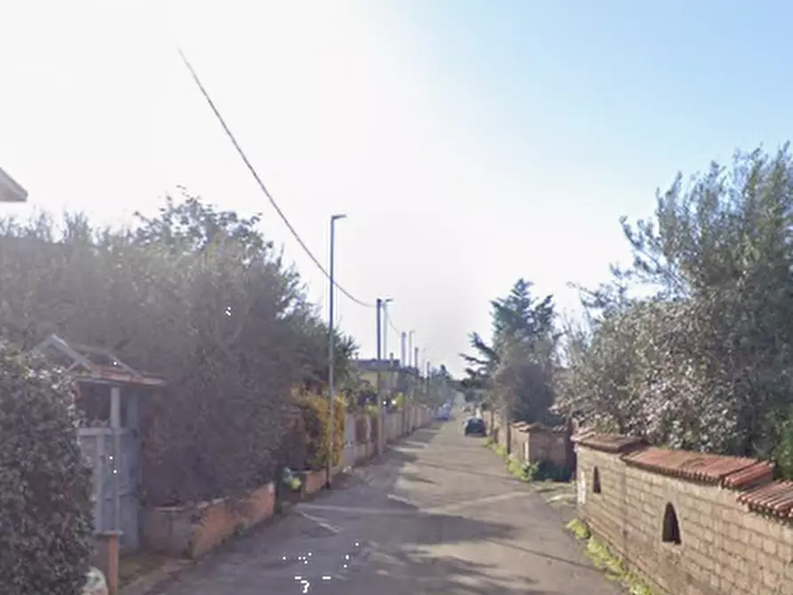 Immagine 3 di Magazzino in vendita  in Via di Santa Fumia a Castel Gandolfo