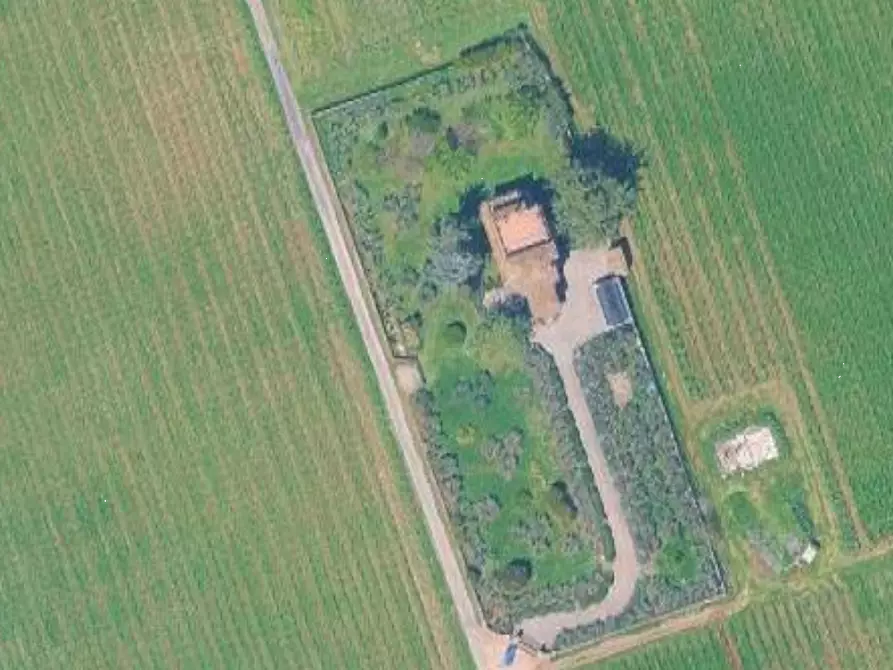 Immagine 4 di Magazzino in vendita  in Via di Santa Fumia a Castel Gandolfo