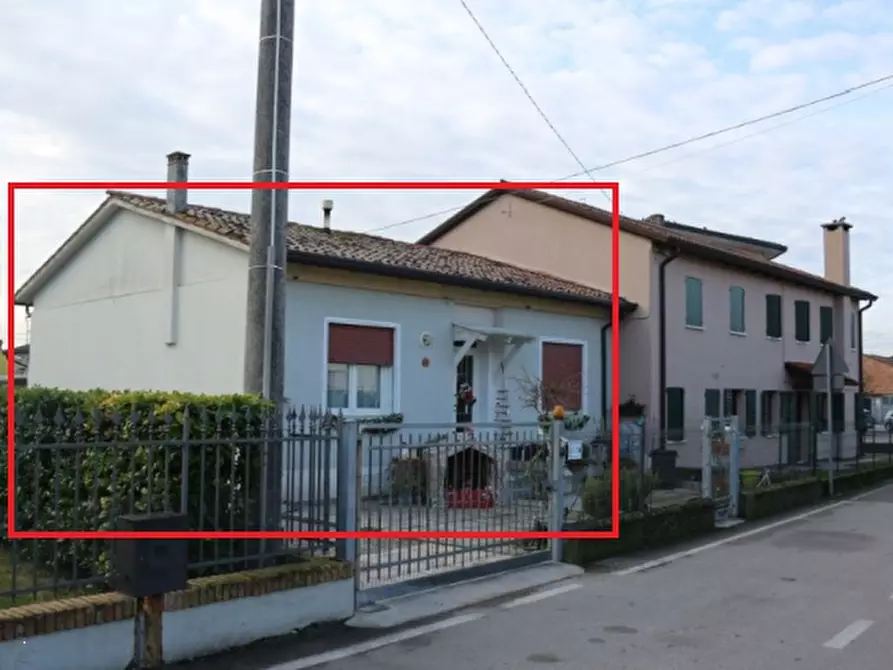 Immagine 1 di Porzione di casa in vendita  in Via della Chiesa a Istrana