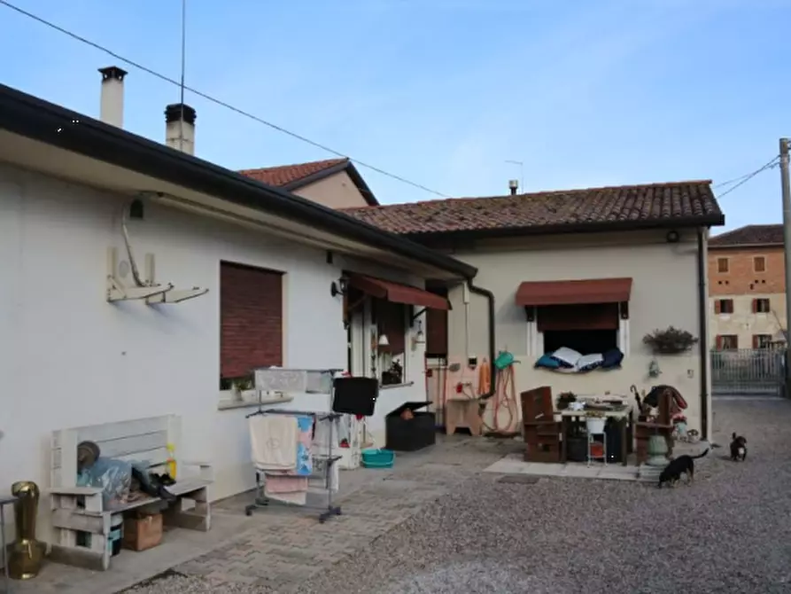 Immagine 2 di Porzione di casa in vendita  in Via della Chiesa a Istrana