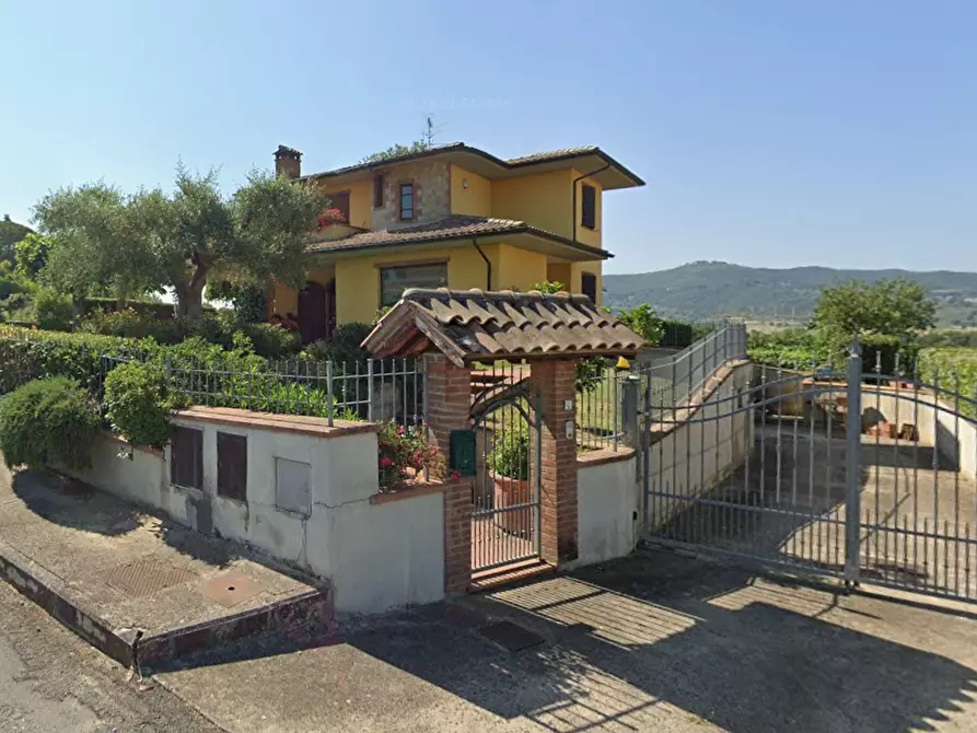 Immagine 5 di Villa in vendita  in Via Petrarca a Castiglione Del Lago