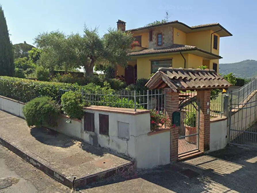 Immagine 6 di Villa in vendita  in Via Petrarca a Castiglione Del Lago